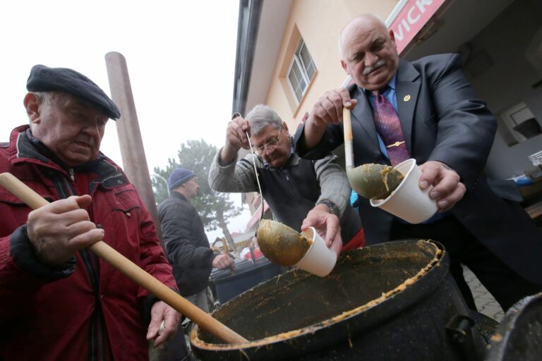 FOTOREPORTÁŽ – Kyselica vynesla 42.000Kč