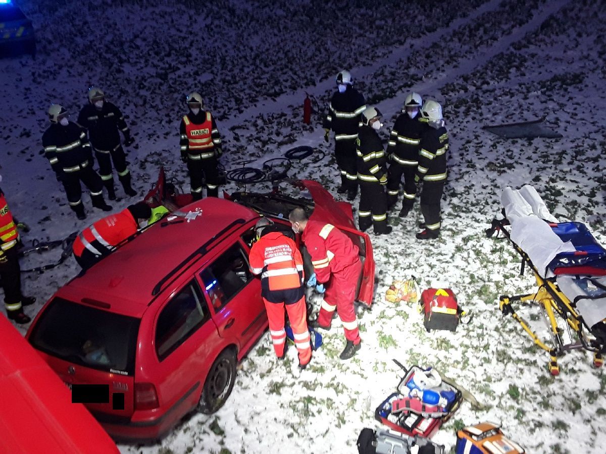 Dopravní nehoda osobního auta a vlaku u obce Zimoř Dopravní nehoda osobního auta a vlaku u obce Zimoř