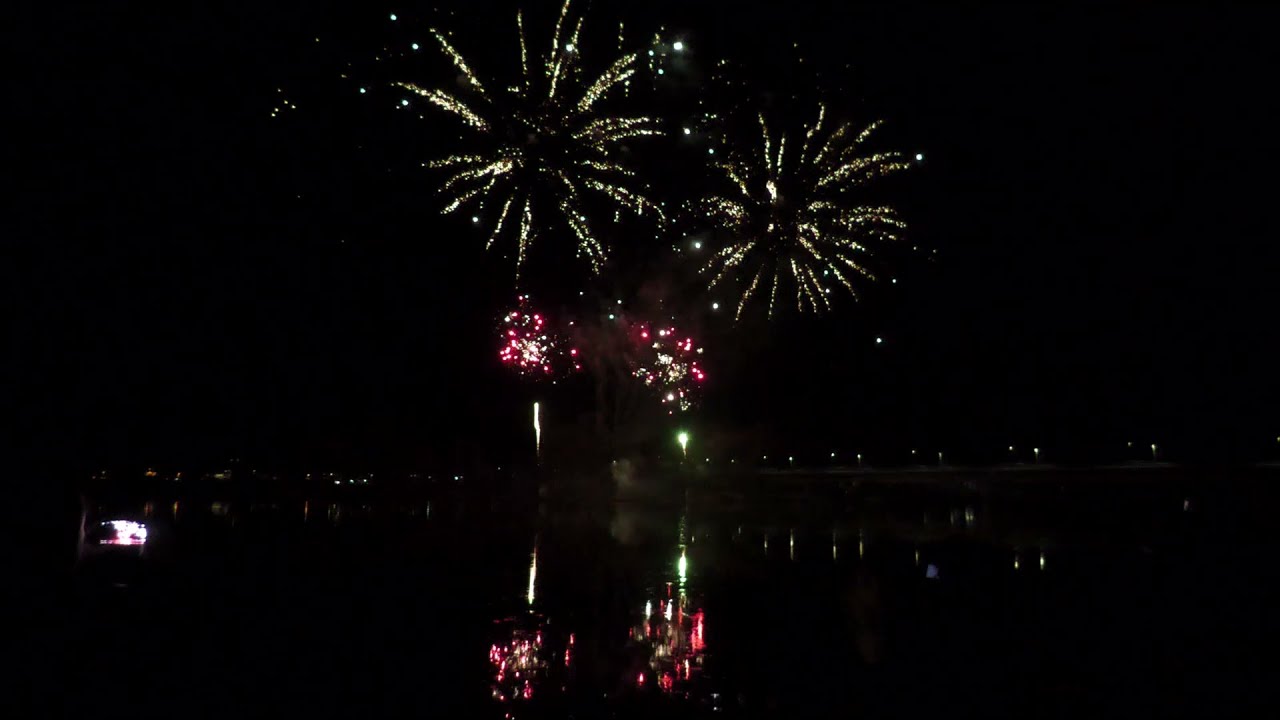 ŠTĚTÍ: Silvestrovský ohňostroj