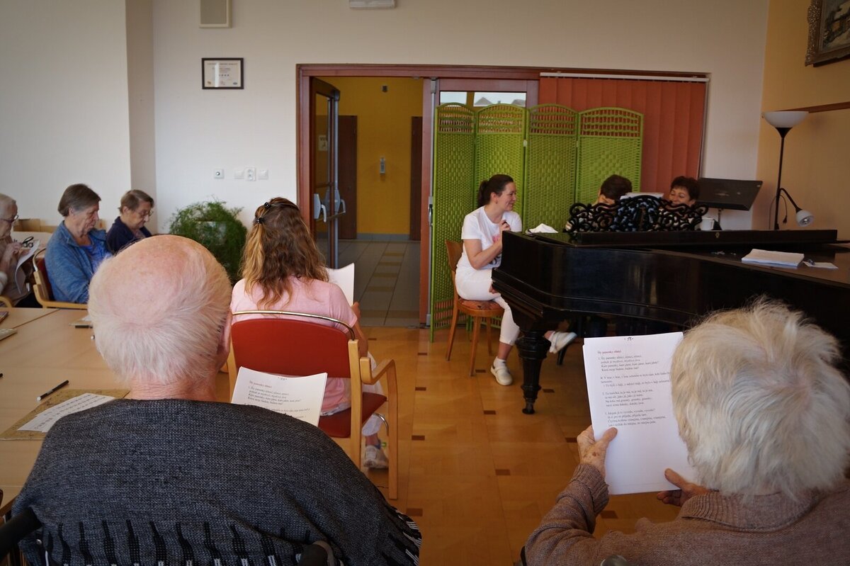 V Domově na pahorku funguje pěvecký kroužek