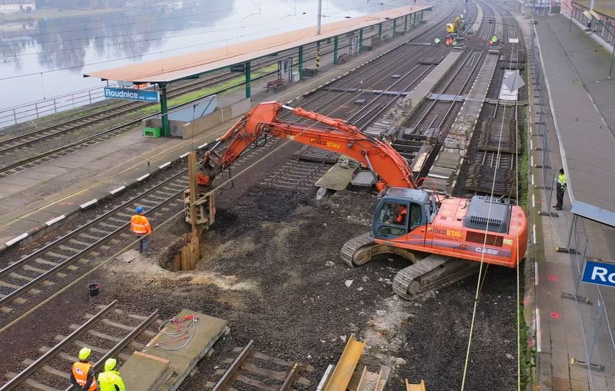 Rekonstrukce roudnického nádraží uzavře druhé nástupiště
