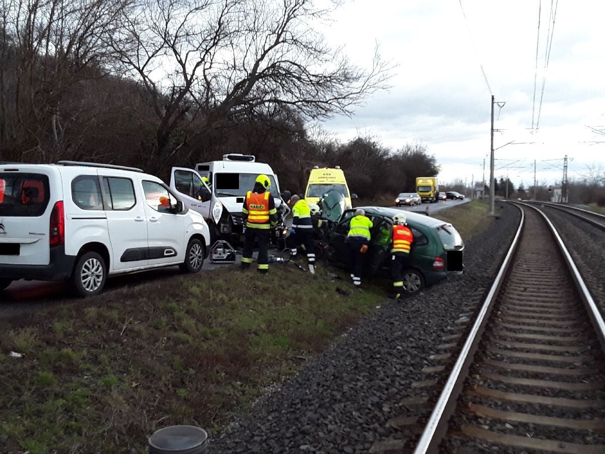 Vážná dopravní nehoda u Třeboutic uzavřela železniční trať