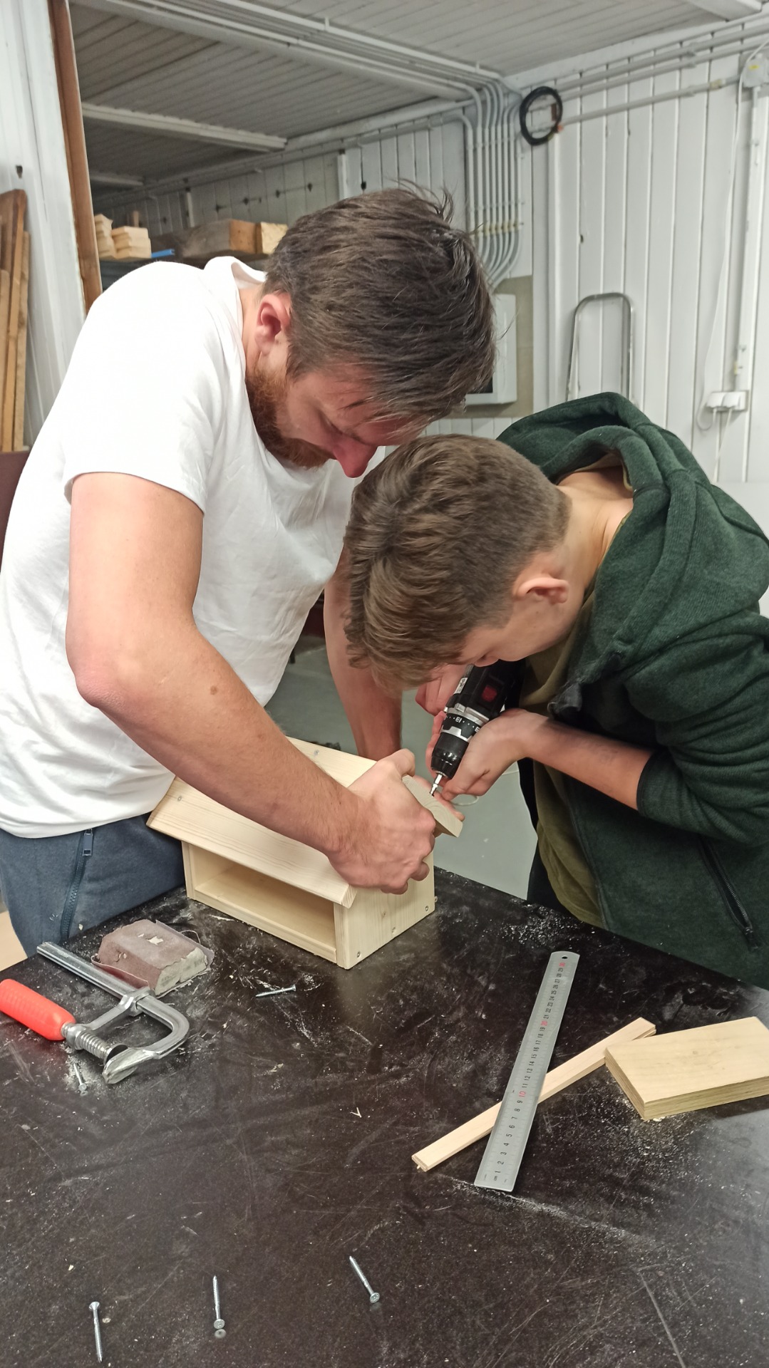 Sdílna otevírá kurz práce se dřevem