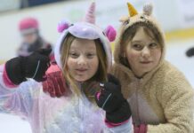 FOTOREPORTÁŽ – Karel Pech nafotil Barevný den na ledě v Lovosicích