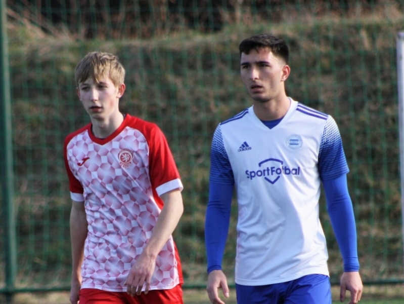 Druhé jarní kolo krajských fotbalových soutěží přineslo překvapivé výsledky