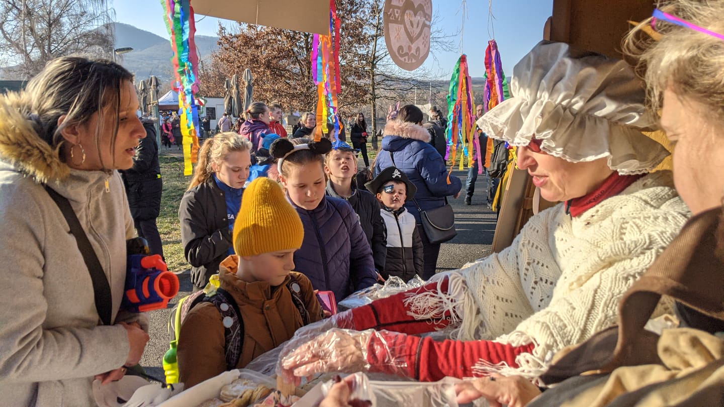 FOTOGALERIE: 1. ZŠ v Lovosicích poprvé v historii uspořádala Masopust