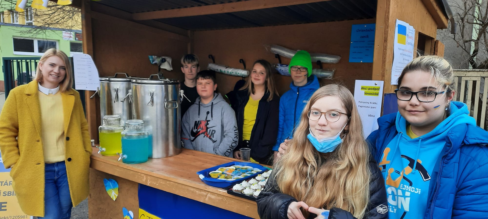 Prodej mírového nápoje a stužek na ZŠ Antonína Baráka vynesl 50 000,-Kč