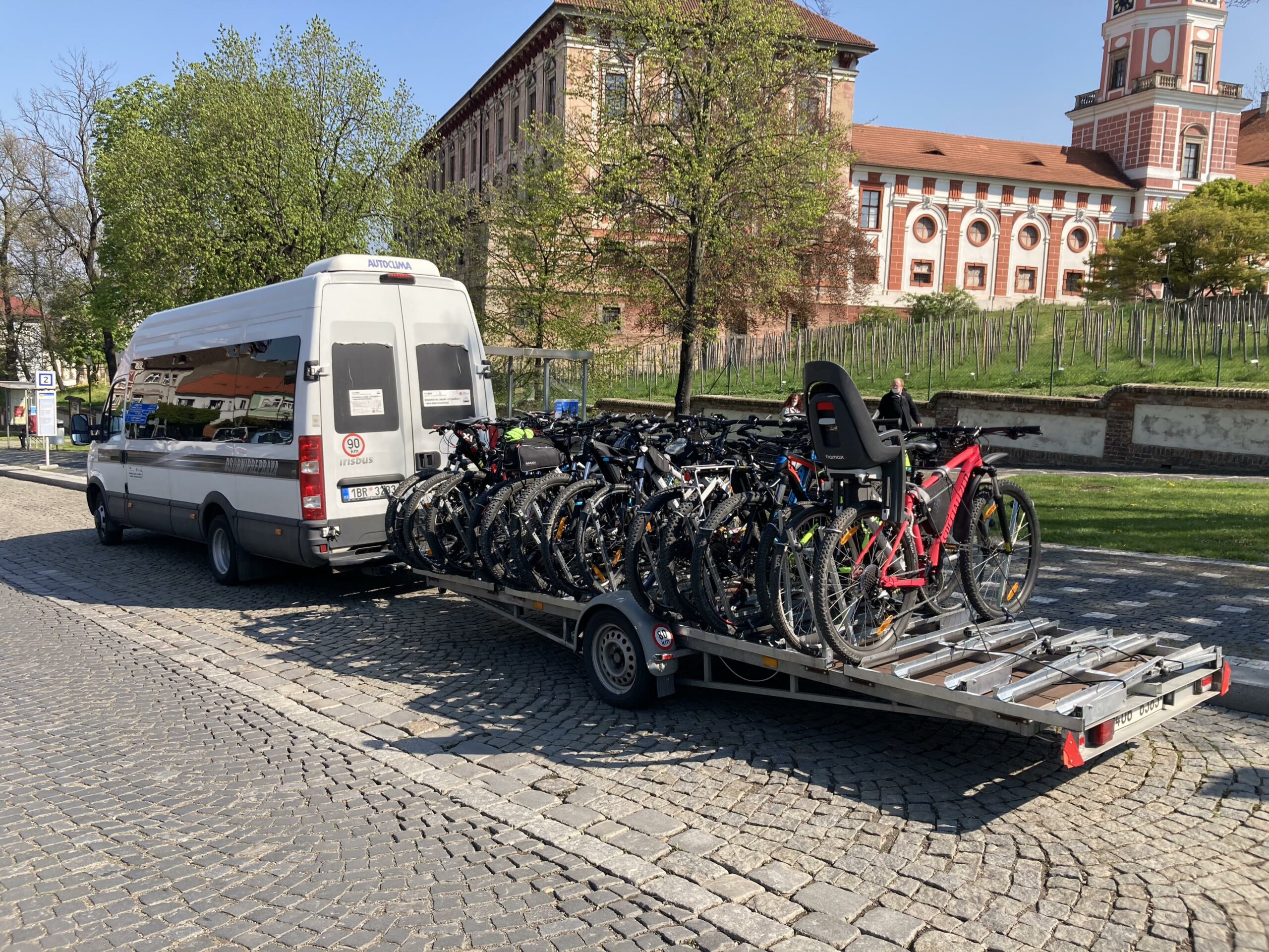 Cyklobus i pro pěší do Českého středohoří vyjíždí na svou 12. sezónu!