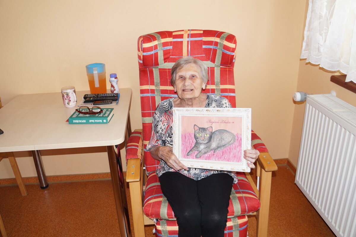 Studenti Gymnázia Josefa Jungmanna namalovali seniorům obrázky na přání