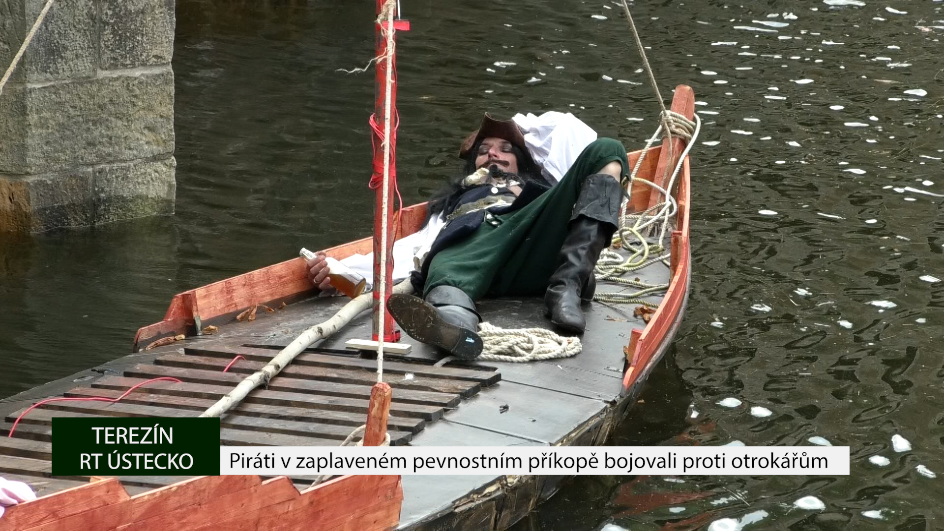 TEREZÍN: Piráti v zaplaveném pevnostním příkopě bojovali proti otrokářům