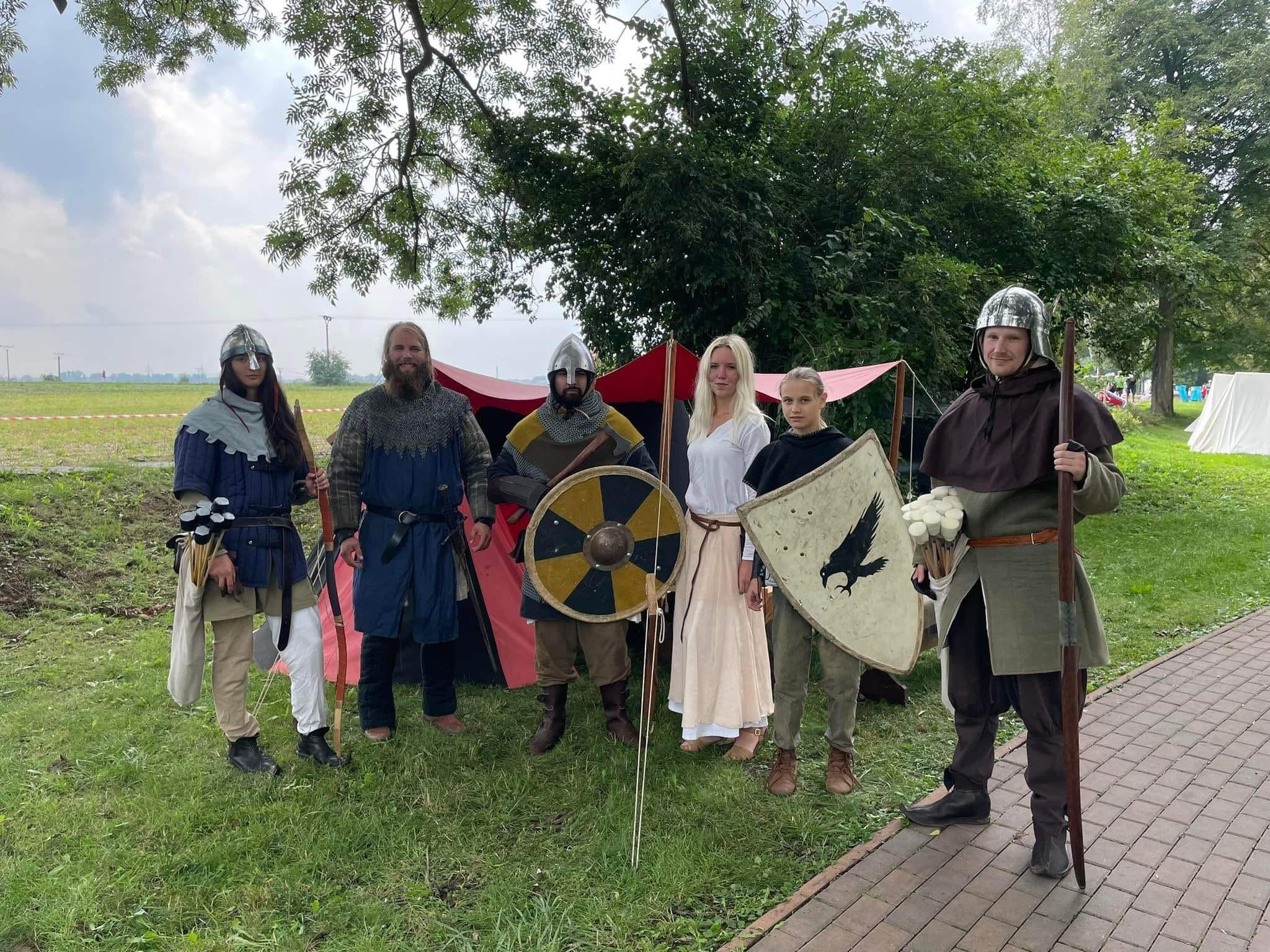 Poslední letošní projekce v letním kině bude i se šermíři