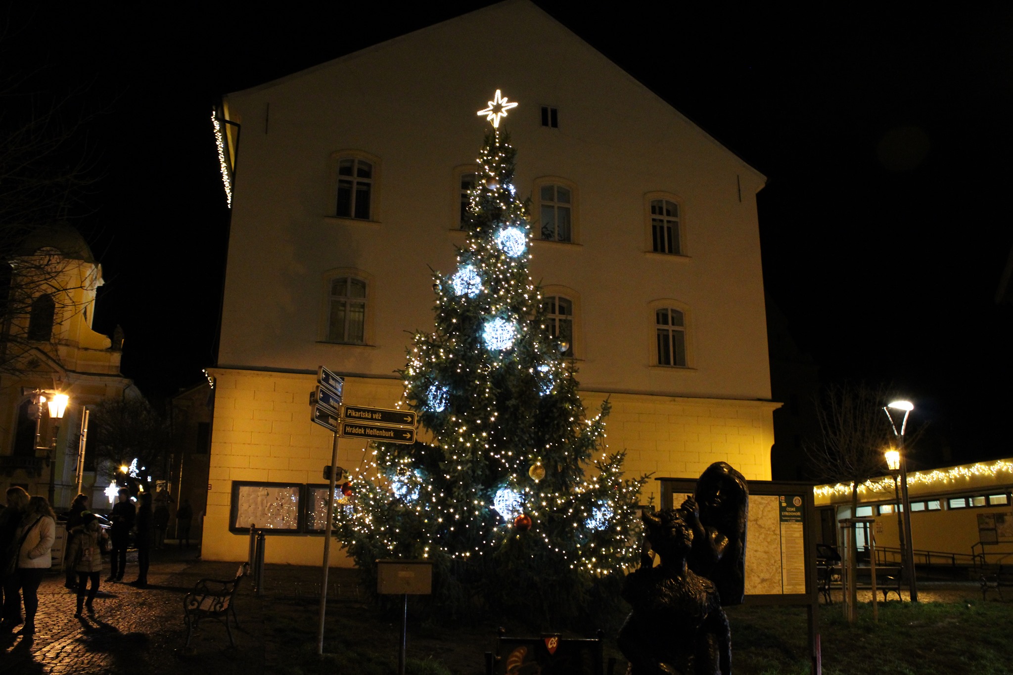 V Úštěku v pátek rozsvítí vánoční strom a vyhlásí nejlepší vánočku