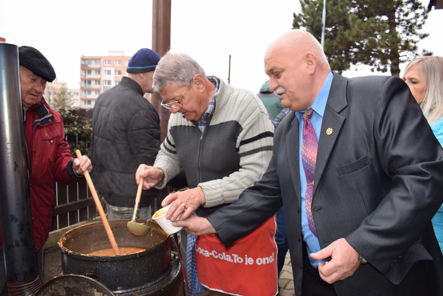 Srdcař Jozef Pásztor bude opět vařit polévku pro nemocnici