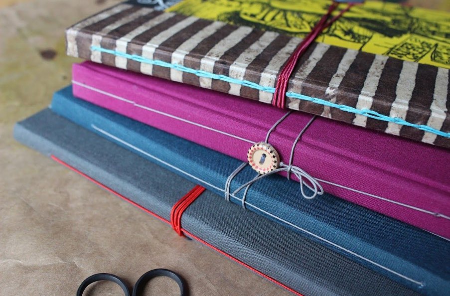 Darujte letos pod stromeček vlastnoručně vyrobený čtenářský deník!