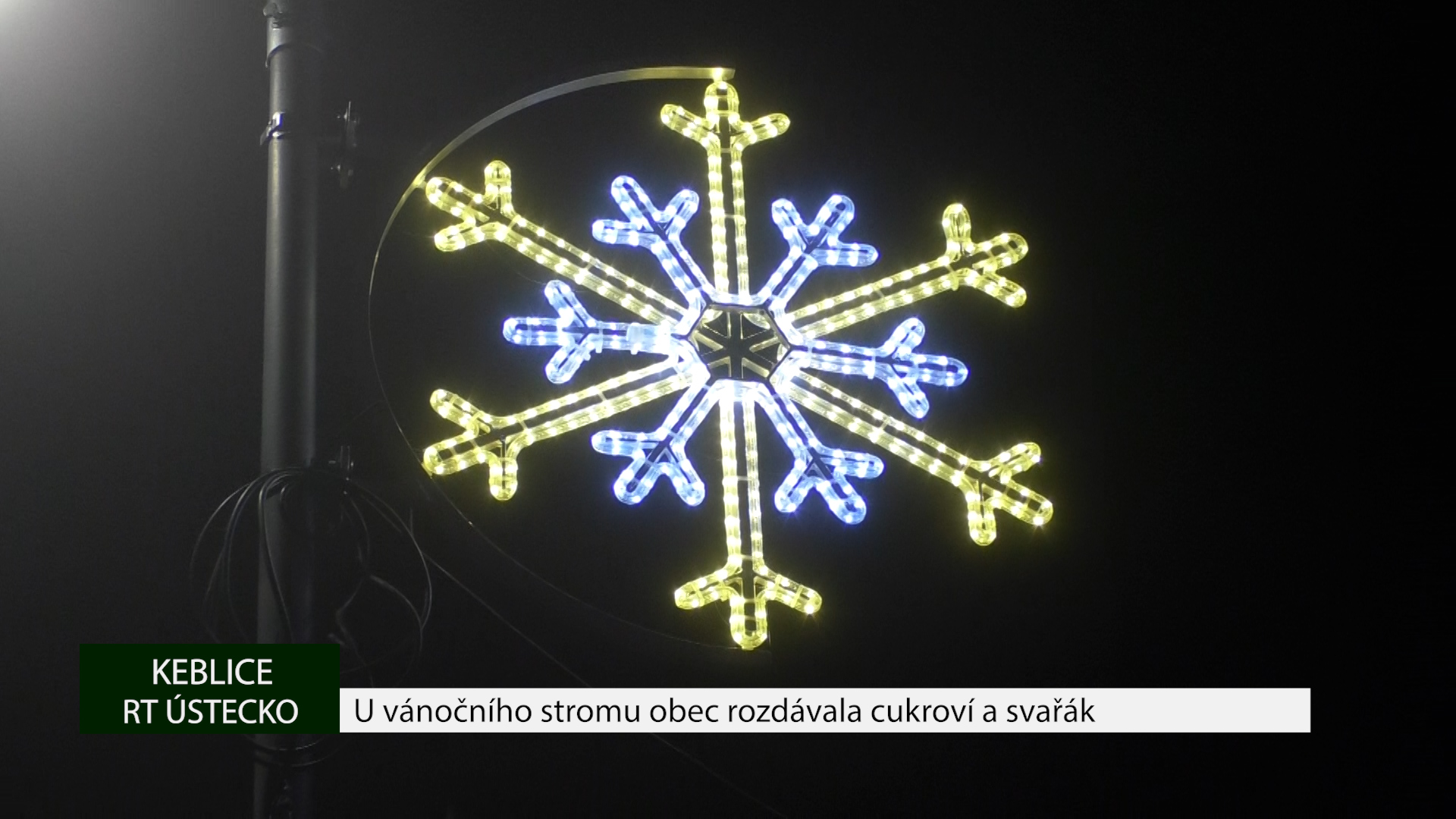 KEBLICE: U vánočního stromu obec rozdávala cukroví a svařák