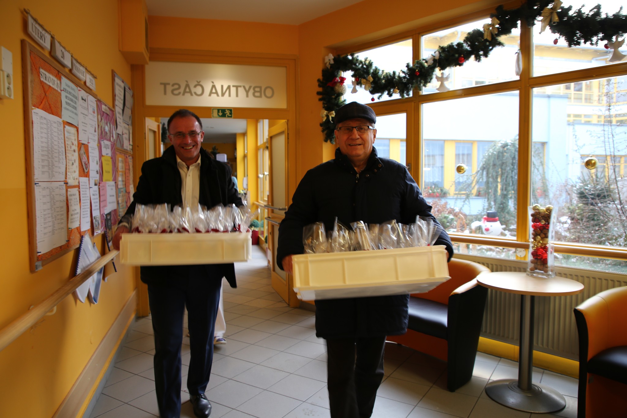 Do roudnického Domova důchodců přišlo nadělovat vedení města Do roudnického Domova důchodců přišlo nadělovat vedení města