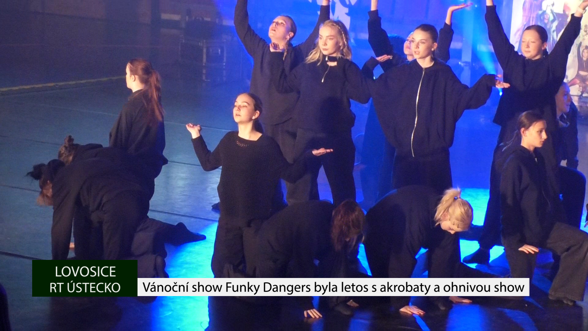 LOVOSICE: Vánoční show Funky Dangers byla letos s akrobaty a ohnivou show