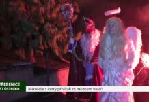 TŘEBENICE: Mikuláše s čerty přivítali za muzeem hasiči