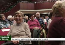 LITOMĚŘICE: Pro radost seniorům letos zahrál i Felix Slováček