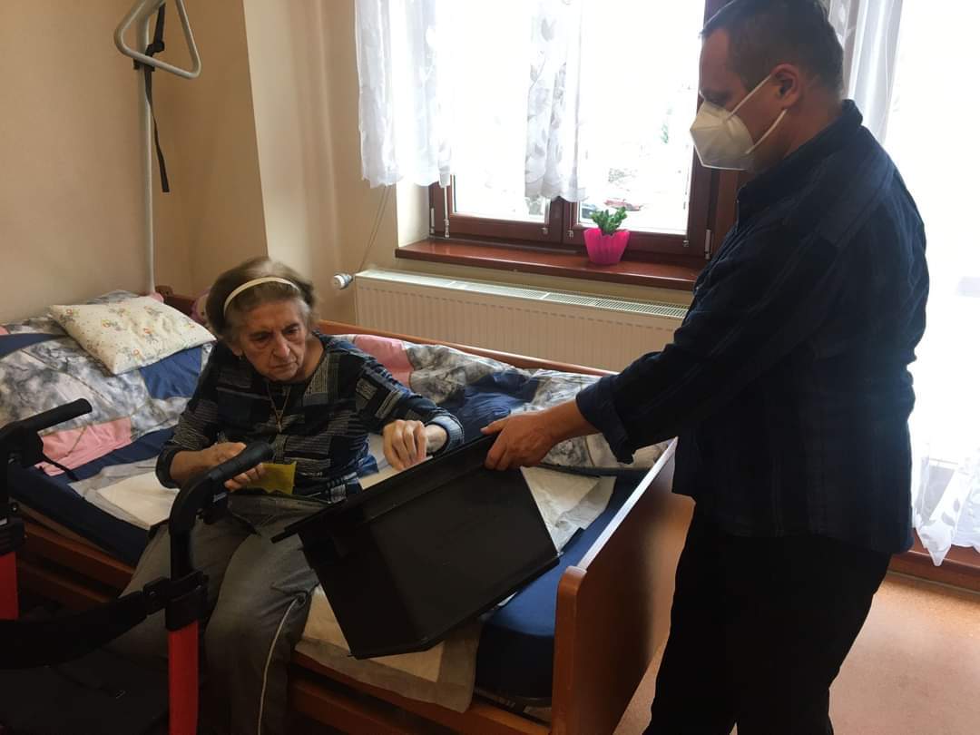 Prezidenta volil i Domov pro seniory na Dómském pahorku