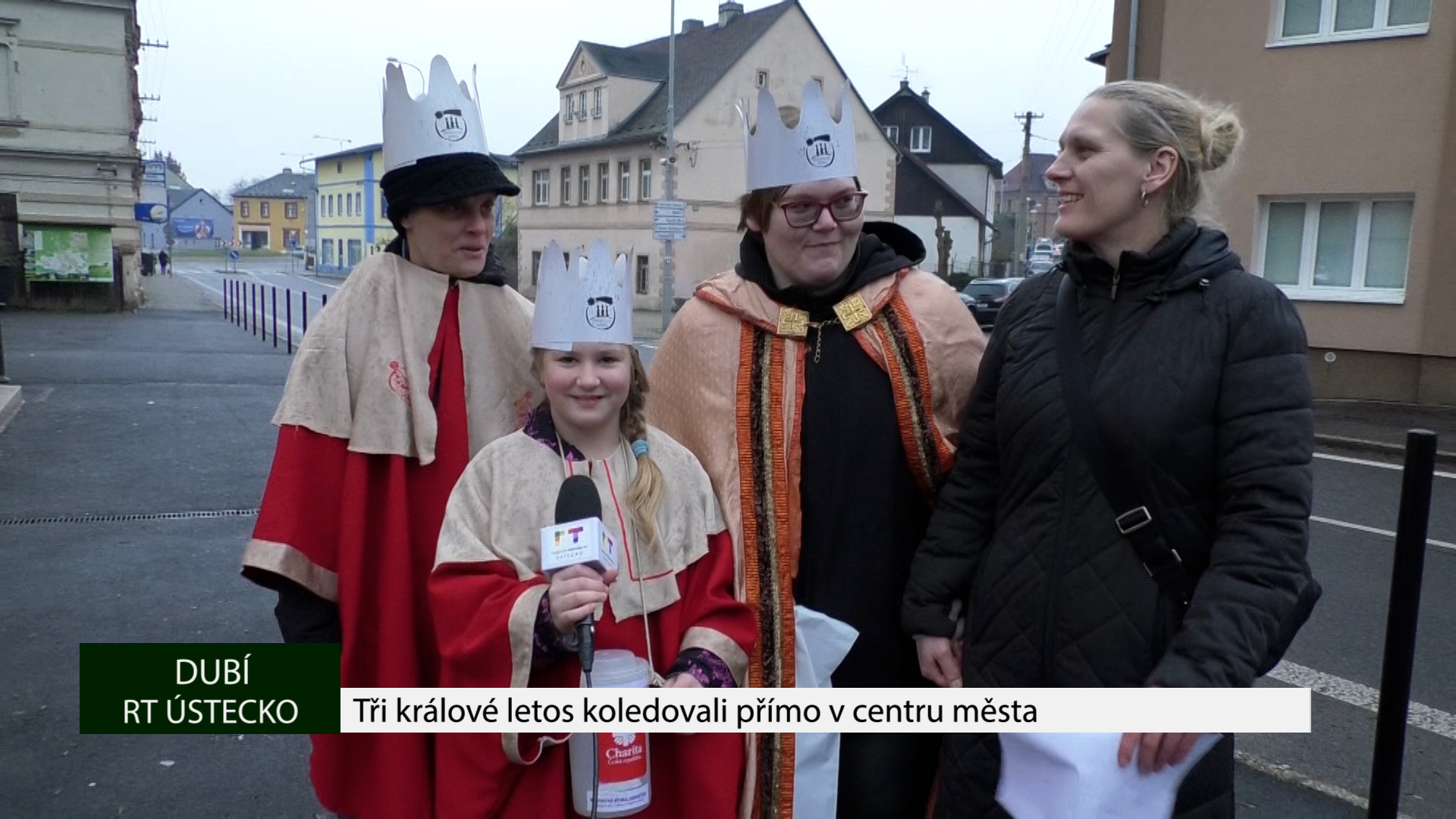 DUBÍ: Tři králové letos koledovali přímo v centru města