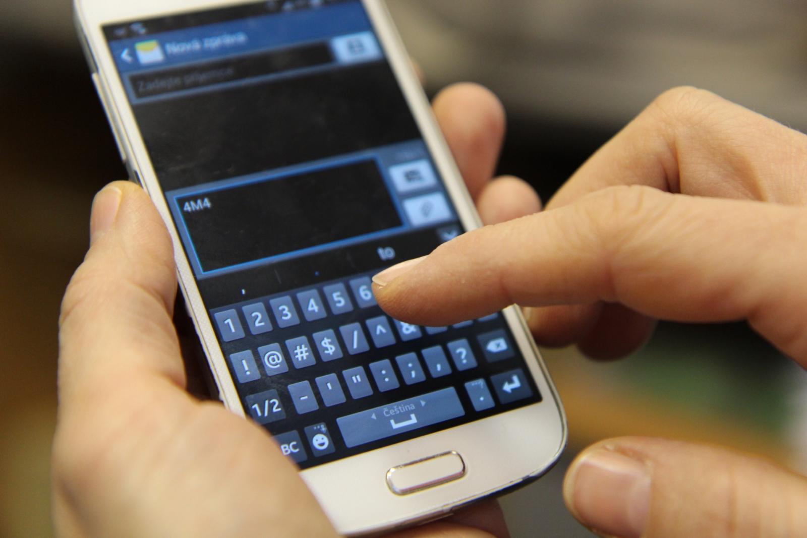 Pozor na podvodné SMS s nabídkou příspěvku na bydlení!