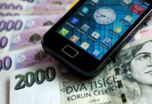 Objednal si telefon, dostal poštou několik brambor