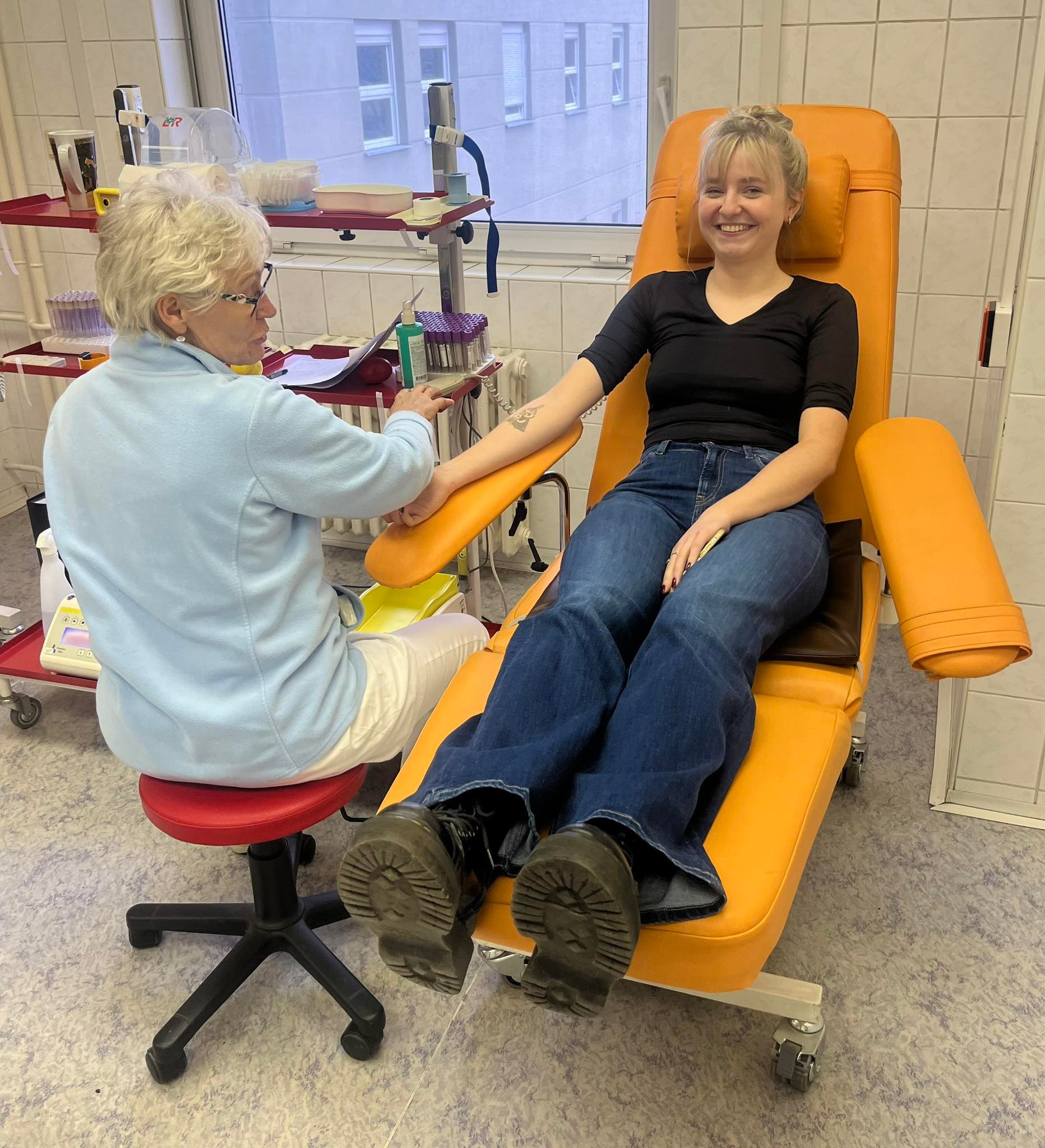 Lovosičtí gymnazisté jako prvodárci krve!