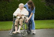 Výtěžek plesu Charity Litoměřice pomůže s péčí o seniory