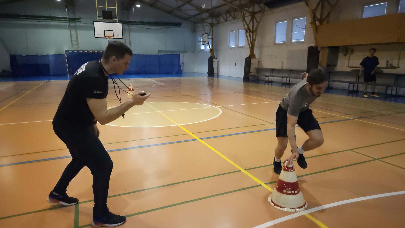 Fyzické testy k Policii ČR zvládla více než polovina zájemců