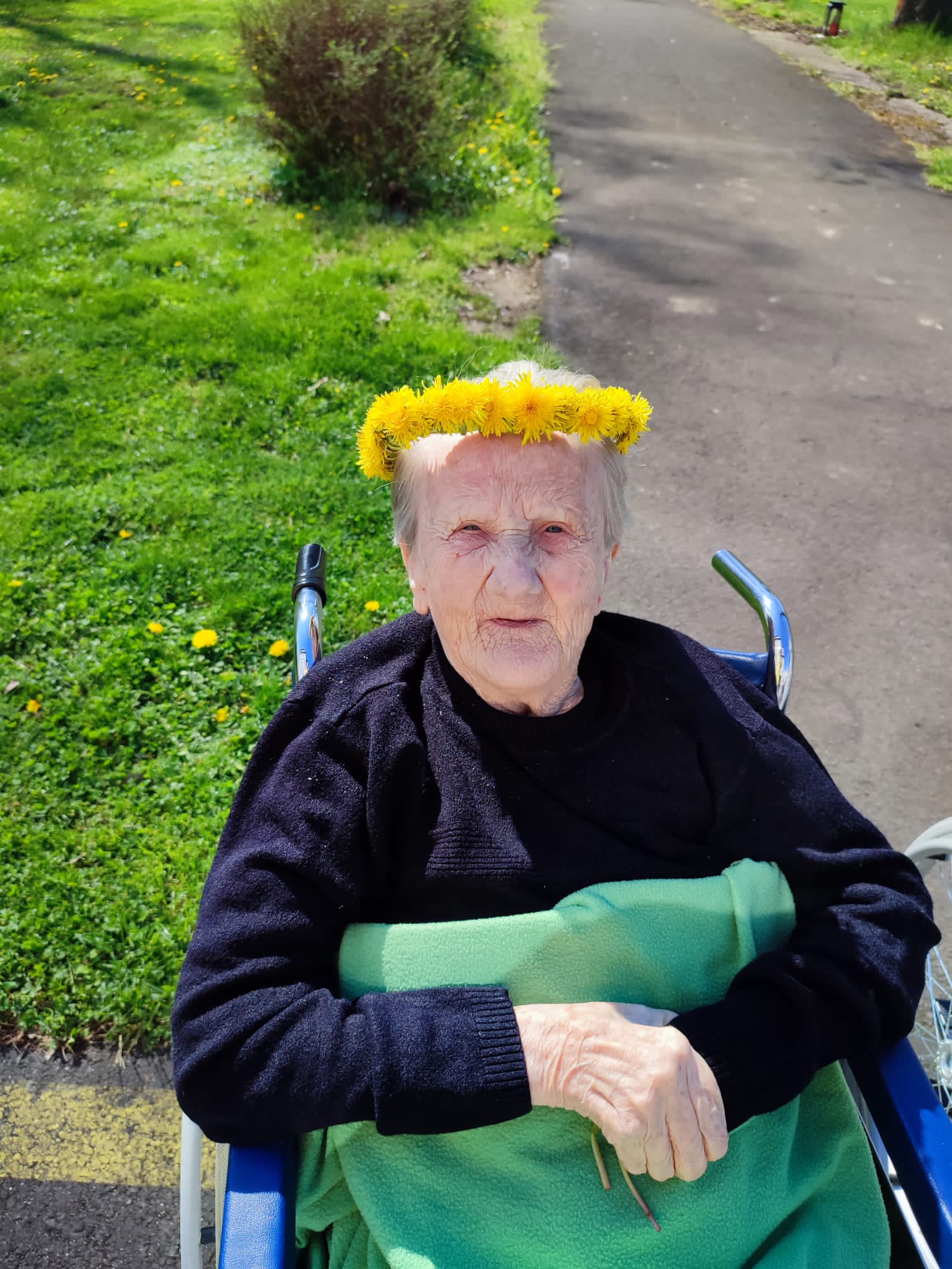 FOTOGALERIE: Klienti SeniorCentra v Terezíně si užívají jaro