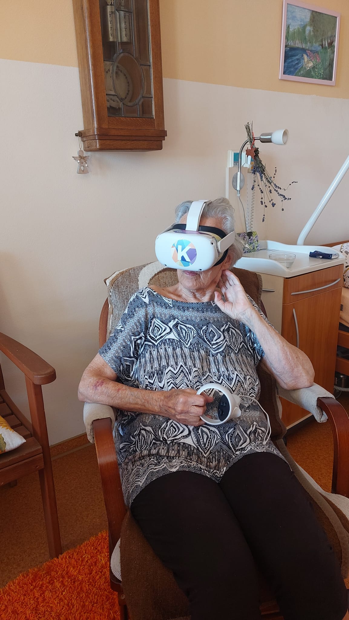 Senioři z Domova na Dómském pahorku díky virtuální realitě cestují