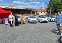 FOTOGALERIE: Pečovatelská služba si převzala 5 nových elektroaut