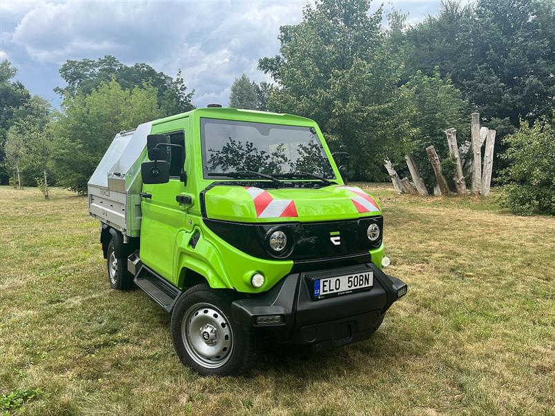 Technické služby města Lovosice mají nové elektrovozidlo