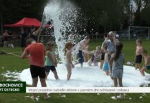 LIBOCHOVICE: Vítání prázdnin nabídlo dětem v parném dni ochlazení i zábavu