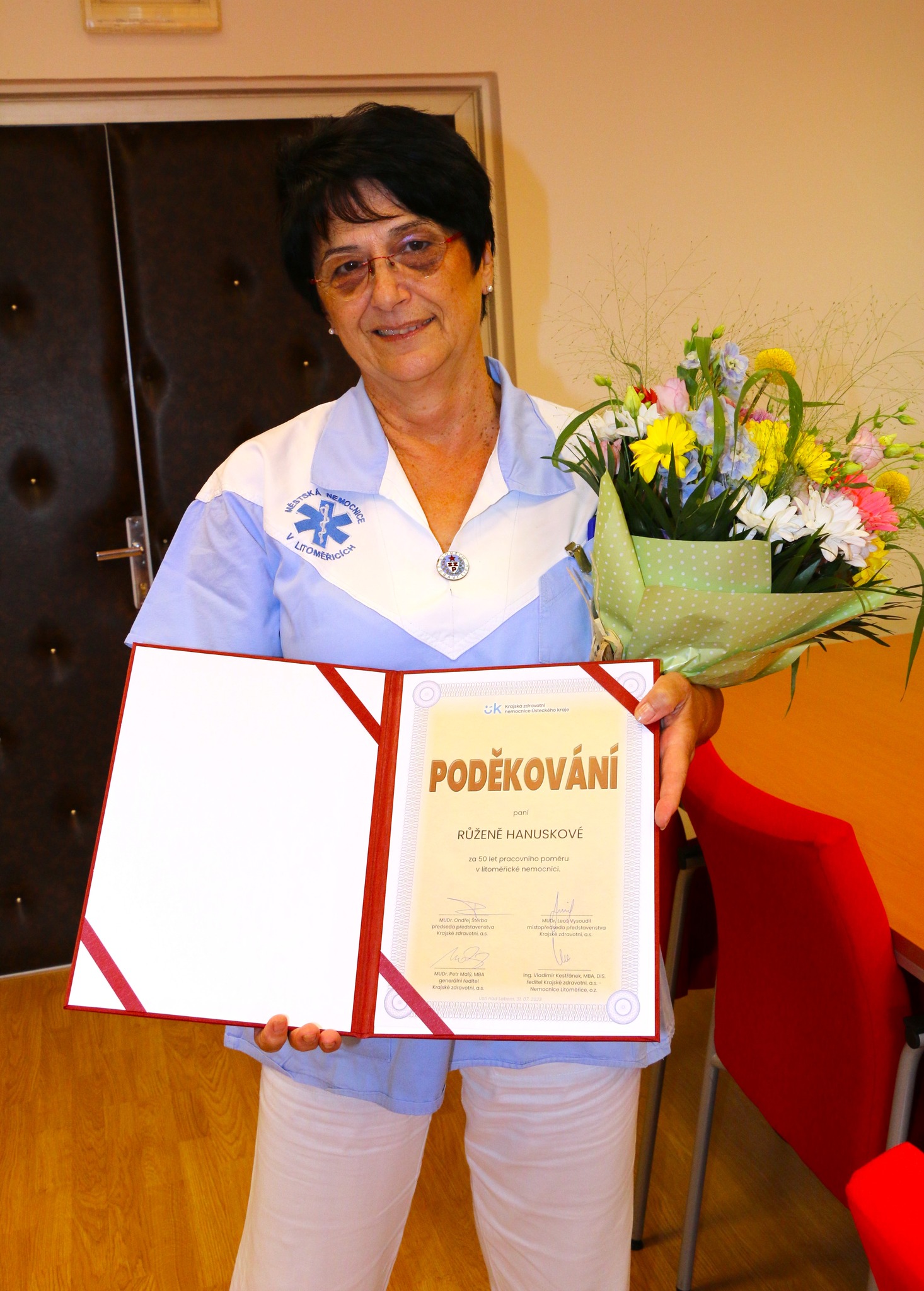 Sestra Růžena Hanusková slaví padesát let na litoměřické interně