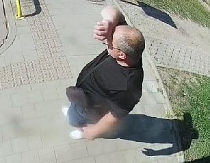 Policejní pátrání: Poznáváte muže na fotografiích?