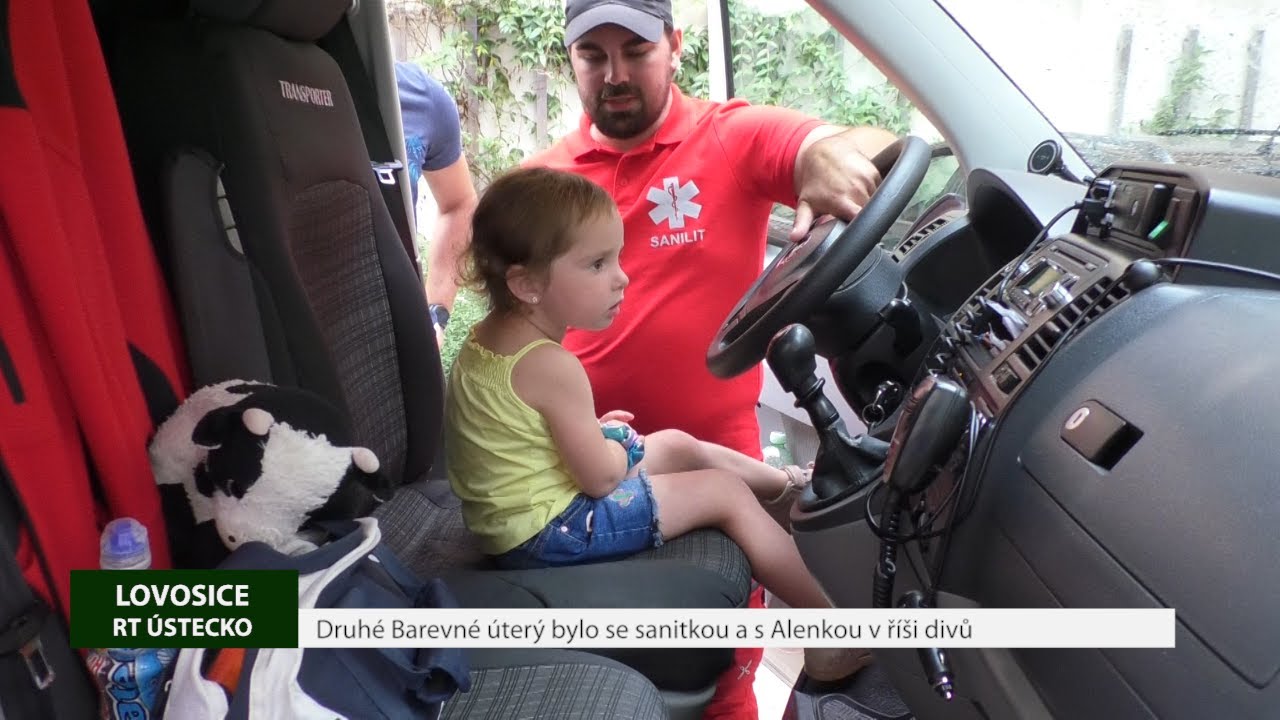 LOVOSICE: Druhé Barevné úterý bylo se sanitkou a s Alenkou v říši divů
