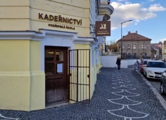 Žákovské kadeřnictví Podřipské školy je opět v provozu
