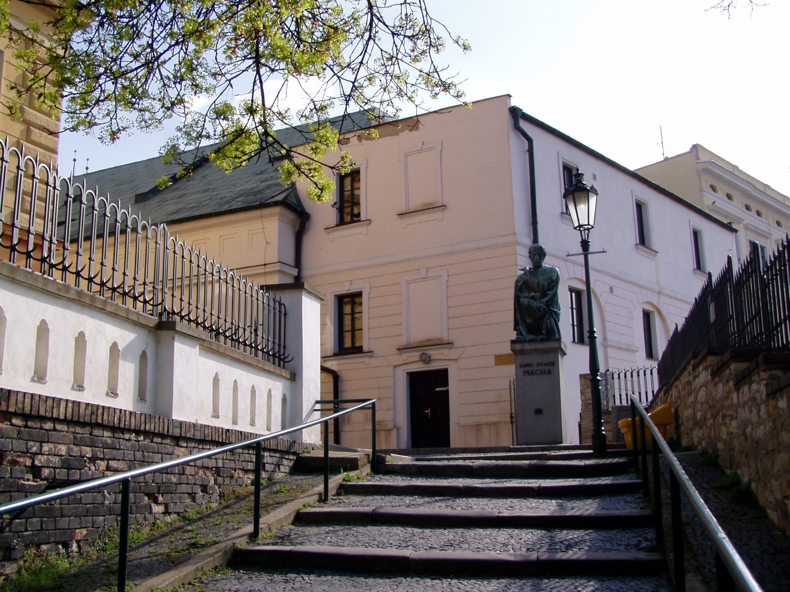 Přijďte na komentovanou prohlídku Divadla Karla Hynka Máchy!