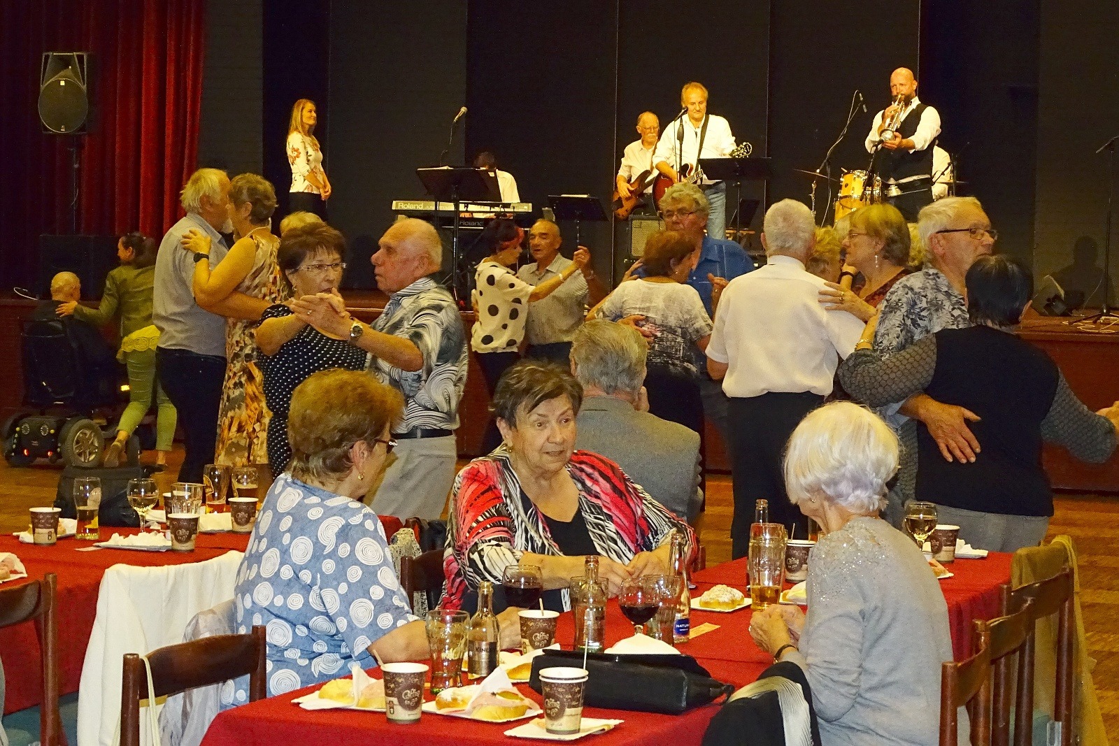 Taneční odpoledne pro seniory opět tuto neděli!