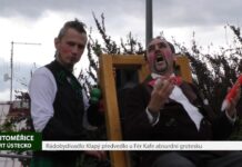 LITOMĚŘICE: Rádobydivadlo Klapý předvedlo u Fér Kafe absurdní grotesku