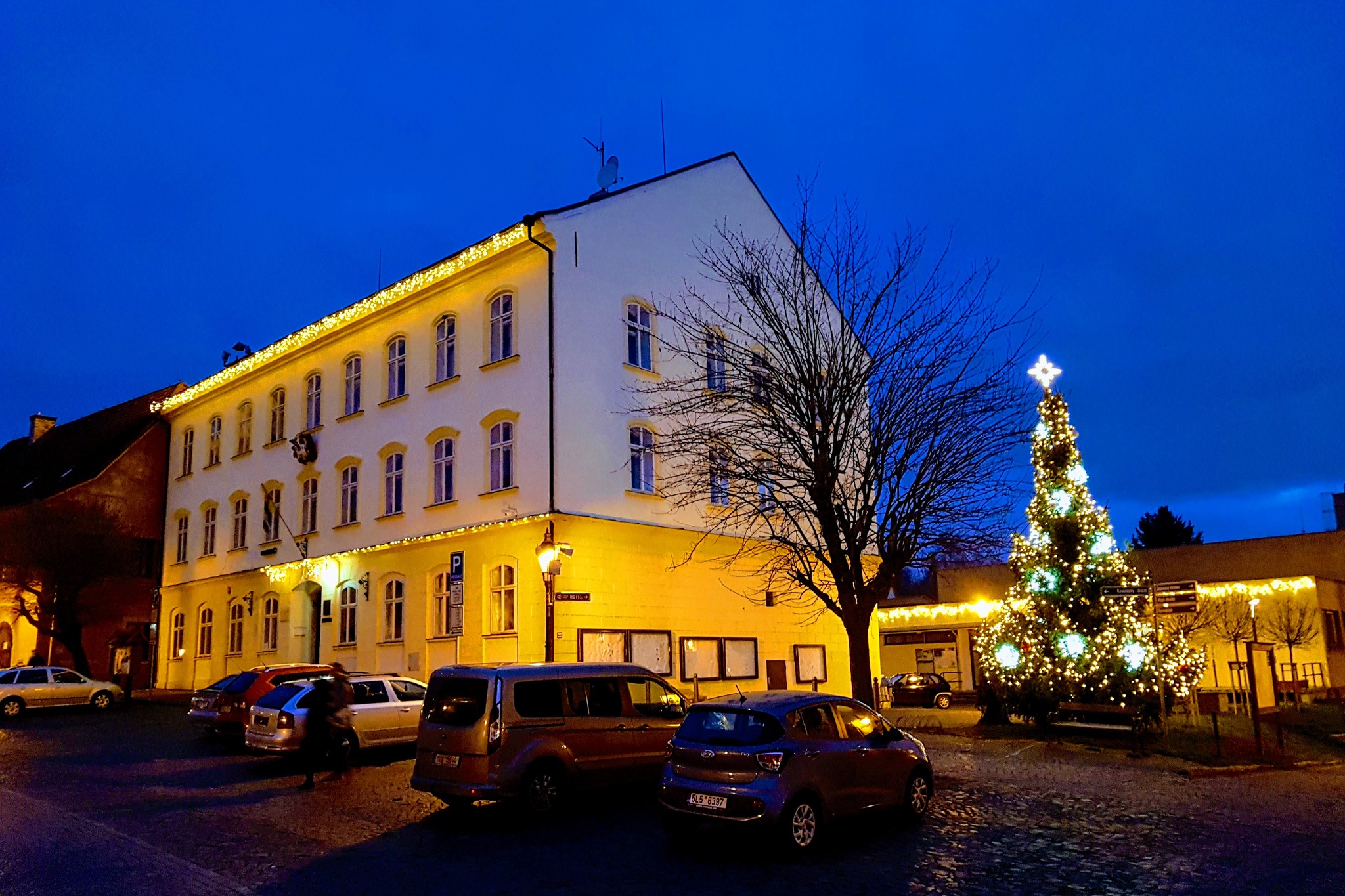 Rozsvícení vánočního stromu v Úštěku bude i s vánočkou a divadlem