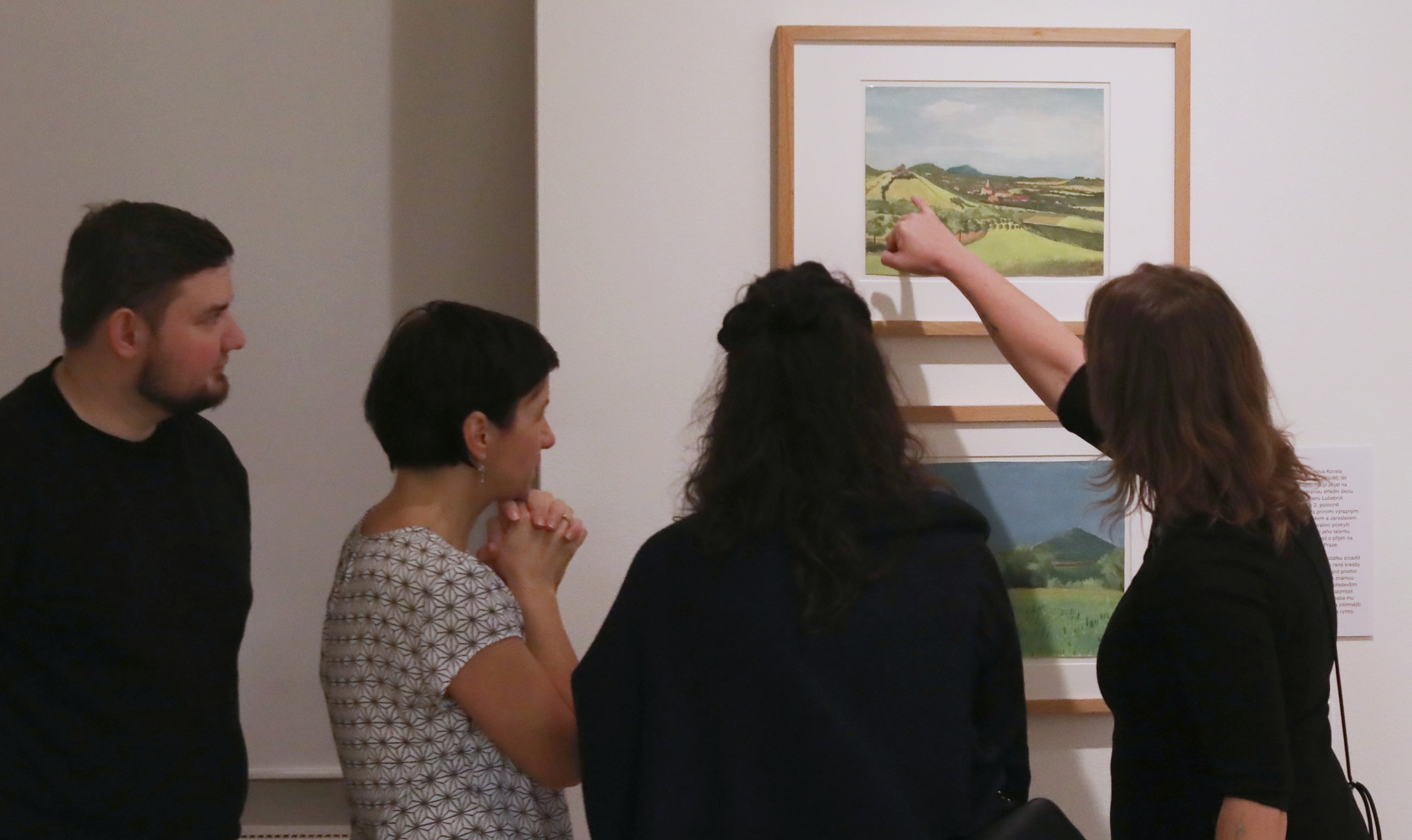 Projděte si výstavu „V souznění se zemí“ s kurátorkou!