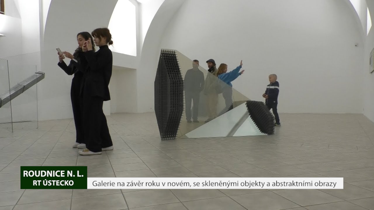 ROUDNICE N. L.: Galerie na závěr roku v novém, se skleněnými objekty a abstraktními obrazy
