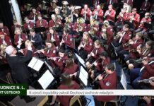 ROUDNICE N. L.: K výročí republiky zahrál Dechový orchestr mladých
