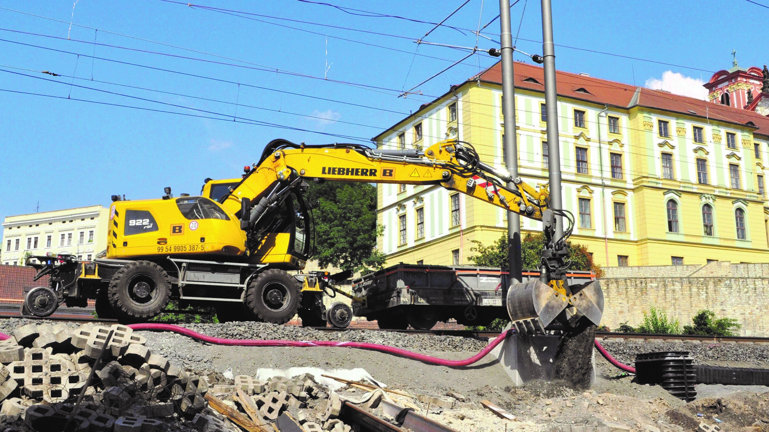 Nákladní vozy u opravované trati budou jezdit maximálně „dvacítkou“