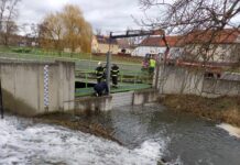 V Křešicích jsou nepřetržitě na nohou, zvedli i přehrazení Blatenského potoka