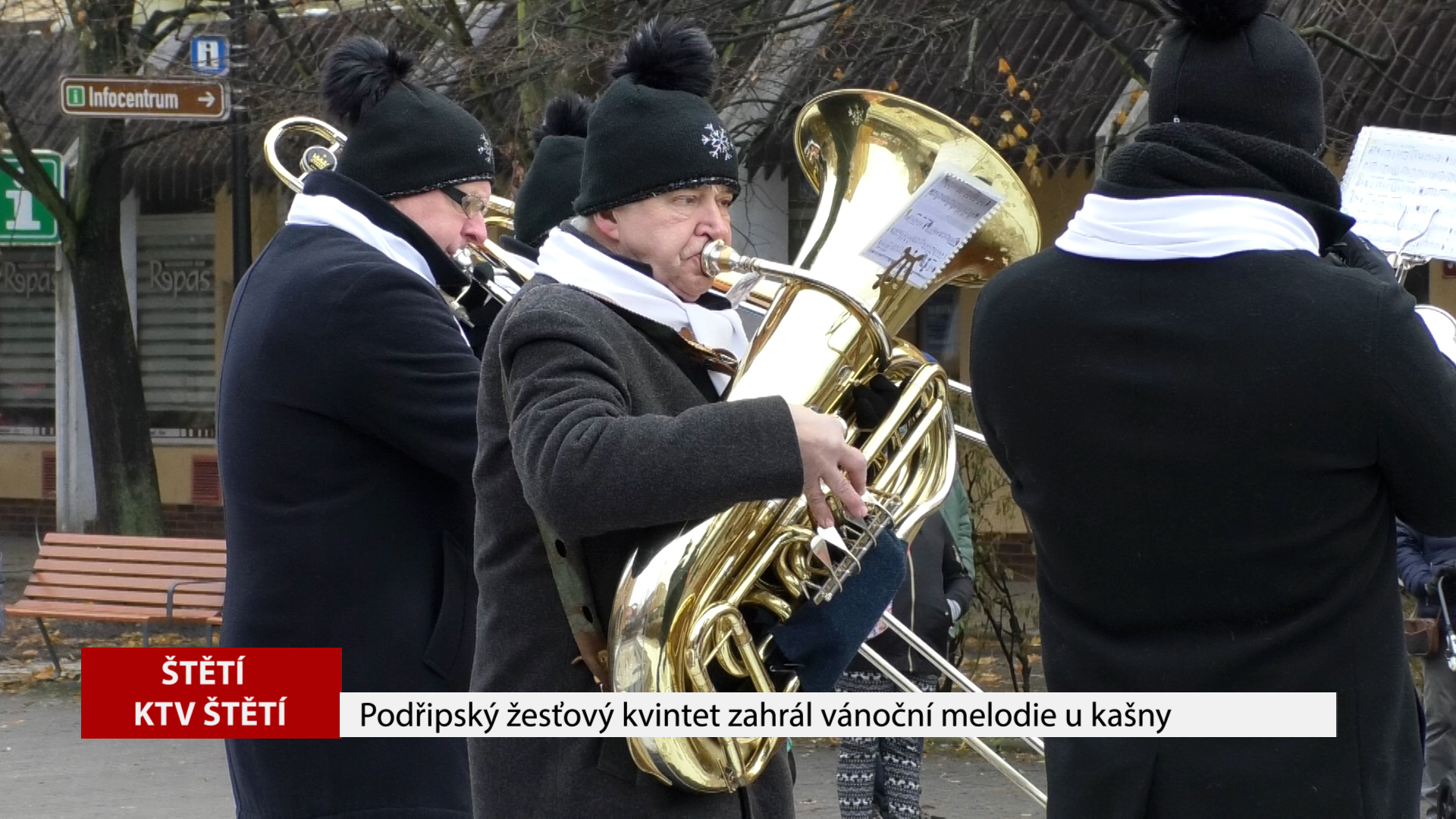 ŠTĚTÍ: Podřipský žesťový kvintet zahrál vánoční melodie u kašny