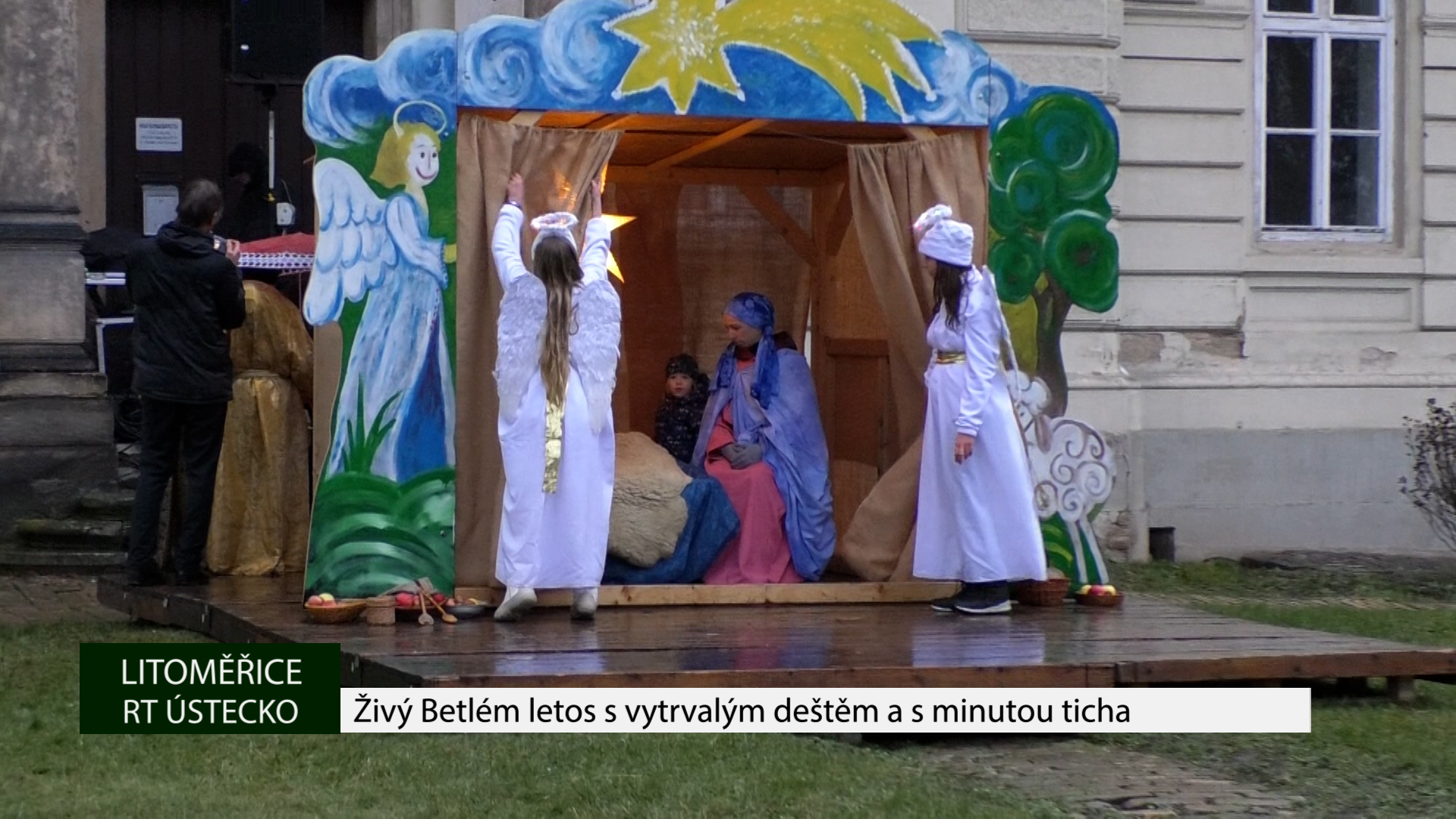 LITOMĚŘICE: Živý Betlém letos s vytrvalým deštěm a s minutou ticha